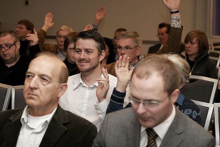 Þrátt fyrir að smærri hluthafar sætu hjá samþykktu eigendur tæplega 99,9 prósent hlutafjár afskráningu FL Group. Fréttablaðið/Arnþór