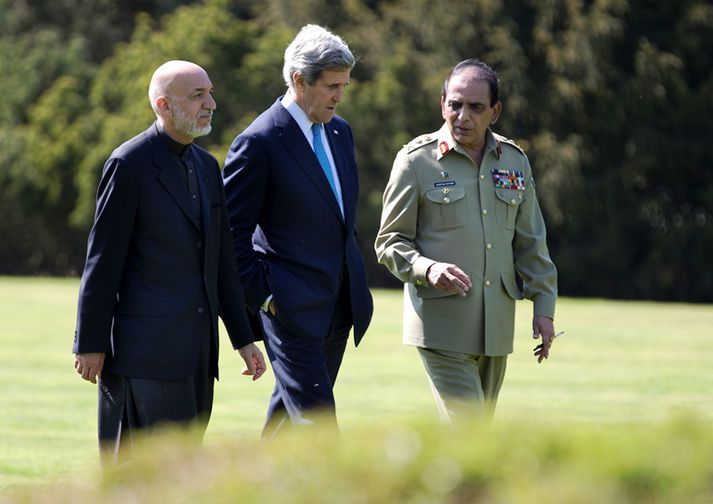 Hamid Karzai, forseti Afganistan, John Kerry og Asfhaq Parvez, yfirmaður herafla Pakistan.