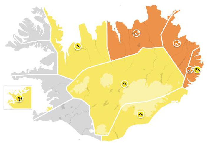 Búast má stormi víða um landið austanvert og getur vindur staðbundið náð um 28 m/s með hviðum þá um eða yfir 40 m/s.