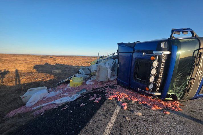 Bílstjórinn komst út úr bílnum af sjálfsdáðum.