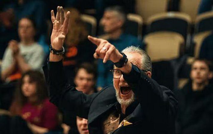 Torbjörn Gehrke, þjálfari Umeå, var allt annað en sáttur við mótherja sinn en það endaði ekki vel.