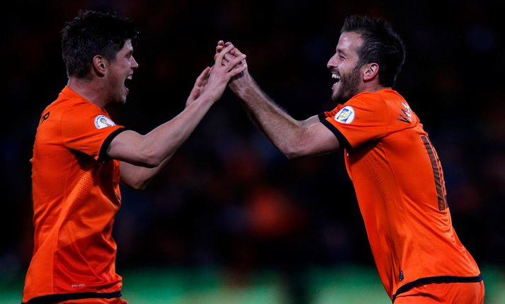 Van der Vaart og Huntelaar fagna í kvöld.