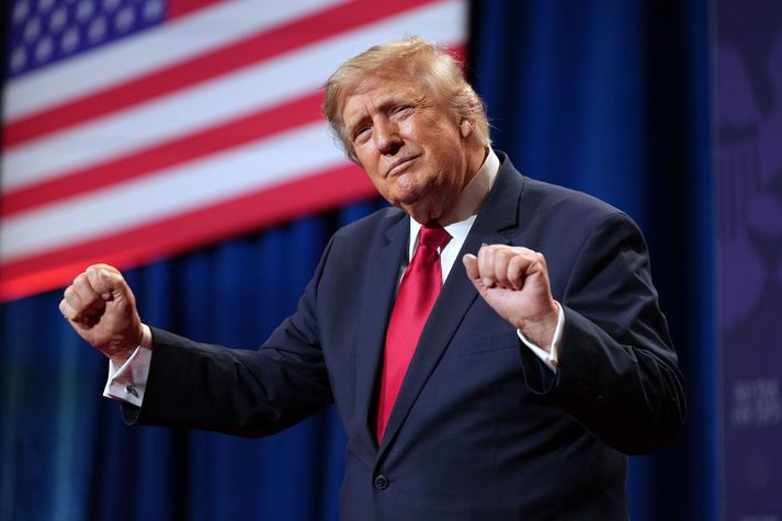 Donald Trump virðist verulega ósáttur við fregnir af hergagnaskorti Bandaríkjanna.