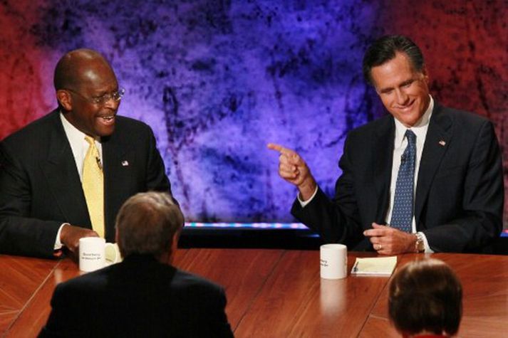 Herman Cain og Mitt Romney í kappræðunum í gær.