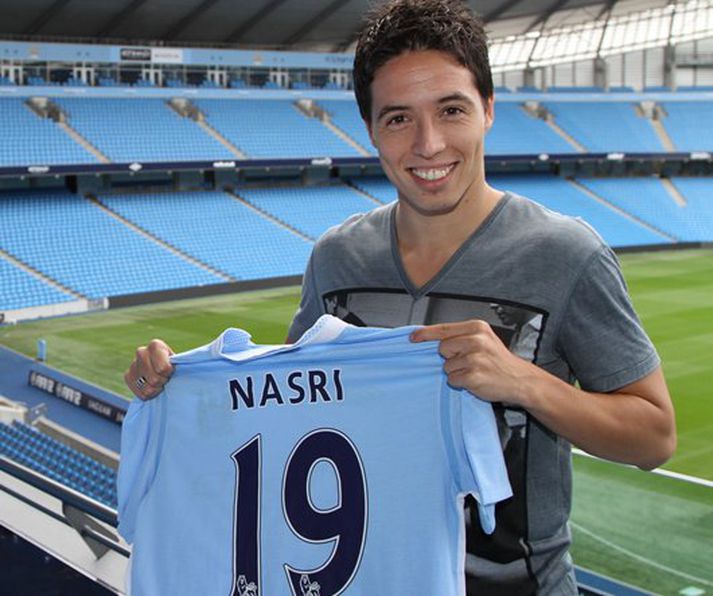 Nasri virðist hæstánægður með vistaskiptin.