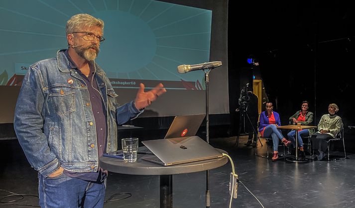 Gunnar Smári Egilsson, formaður framkvæmdastjórnar, kynnti kosningastefnuna, en Sanna Magdalena Mörtudóttir, Hildur Vera Sæmundsdóttir og Sólveig Anna Jónsdóttir fjölluðu um uppbyggingu Sósíalistaflokksins.