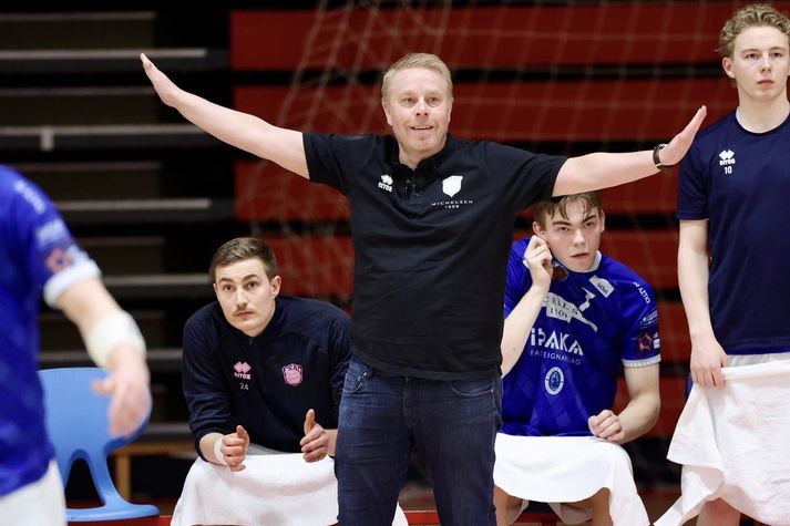 Einar Jónsson á hliðarlínunni í kvöld.