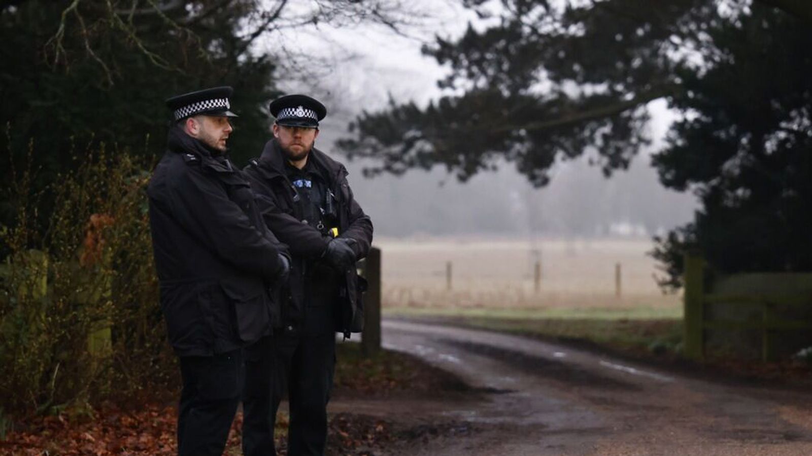 Andrew yfir­gefur lög­reglu­stöðina