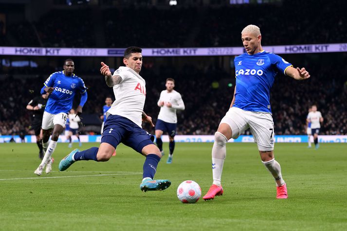 Richarlison í baráttu við Christian Romero í vor. Þeir verða að öllum líkindum liðsfélagar á næsta tímabili.