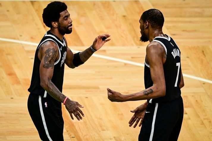 Kyrie Irving og Kevin Durant spila áfram saman hjá Brooklyn Nets á næsta NBA-tímabili.