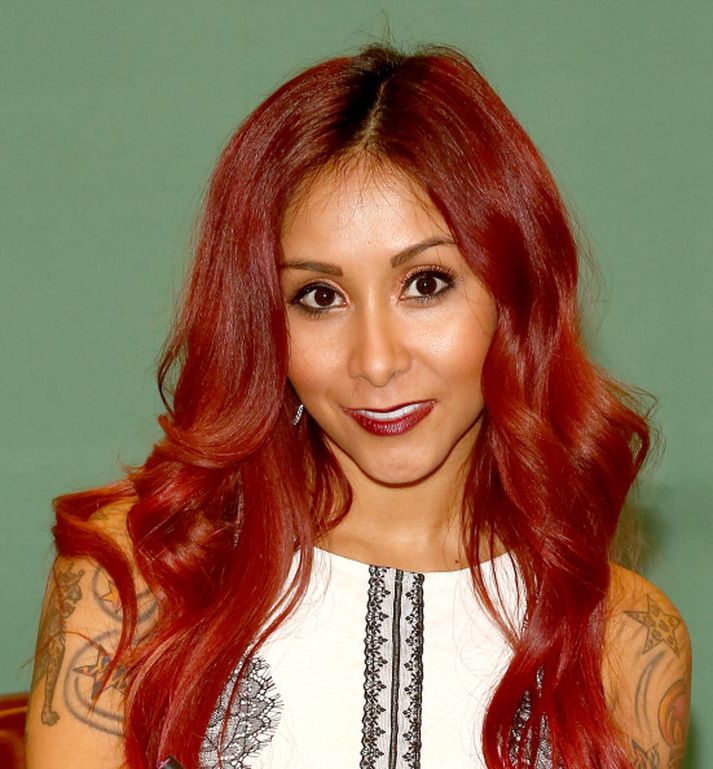 Snooki er partístelpa úr upprunalegu þáttaseríunni Jersey Shore