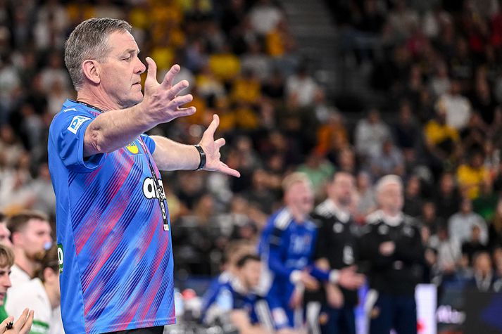 Alfreð Gíslason var að vanda líflegur á hliðarlínunni á leiknum gegn Íslandi í gær.