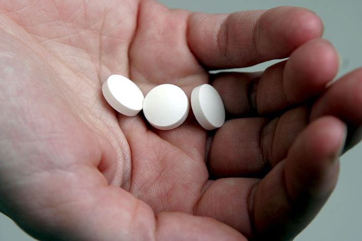 Fólk er eindregið hvatt til að láta ekki lyf liggja á glámbekk. 