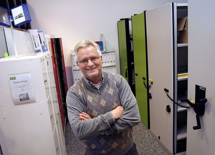 Ofnasmiðjan hefur verið starfrækt í nærri 75 ár. Thomas Möller hagverkfræðingur er framkvæmdastjóri.