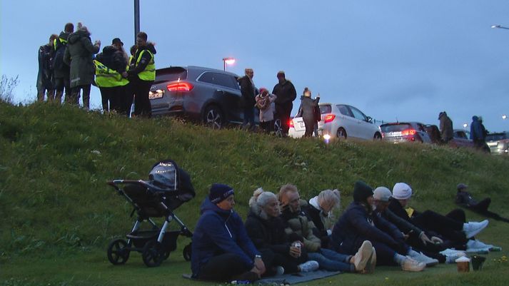 Ekkert varð af þjóðhátíð í Eyjum um verslunarmannahelgina en fólk huggaði sig við að fylgjast með brennu í Herjólfsdal úr fjarska. Myndin tengist efni fréttarinnar ekki með beinum hætti.