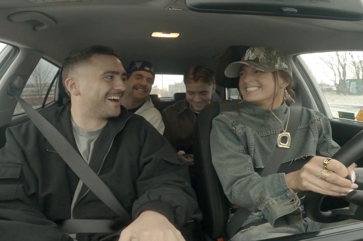 Friðrik Dór kemur fram á Þjóðhátíð í ár. Hann skellti sér í bíla-karíókí með þáttastjórnendum á FM957.