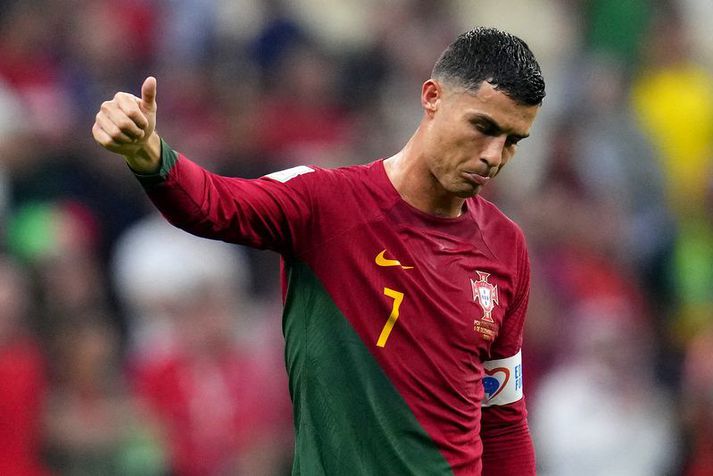 Cristiano Ronaldo þakkar fyrir sendingu í síðasta leik Portúgala.