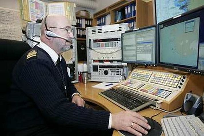 Örtröð er á miðunum og nóg að gera í stjórnstöð Landhelgisgæslunnar.