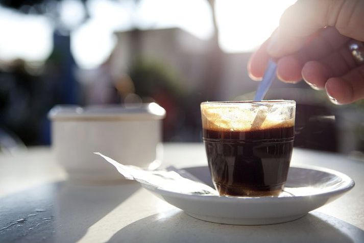 Kaffi er meira ávanabindandi en áður var talið og fráhvörfin eru höfuðverkur og þreyta.