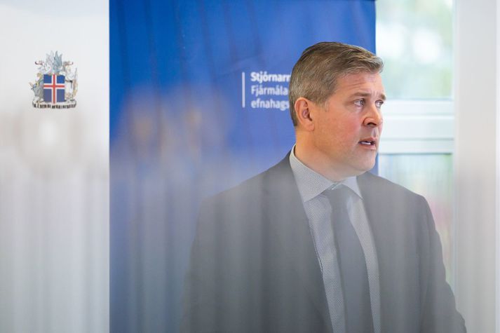 Bjarni Benediktsson, fjármála- og efnahagsráðherra, kynnt frumvarp til fjárlaga fyrir árið 2023 á blaðamannafundi í morgun. Líkt og við mátti búast finnur stjórnarandstaðan því flestu til foráttu en viðbrögð við frumvarpinu eru nú að koma fram.