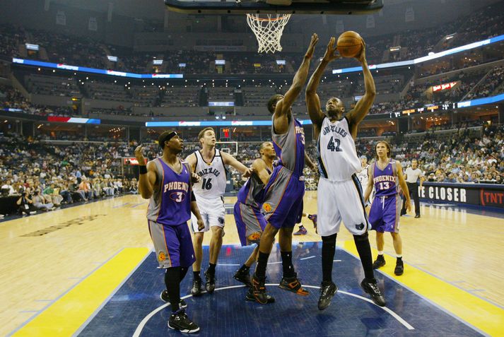 Lorenzen Wright (með boltann) í leik með Memphis Grizzlies.