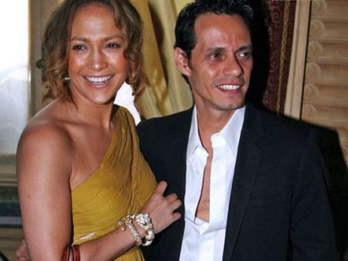 Jennifer Lopez og Marc Anthony rétt áður en þau kysstust innilega.