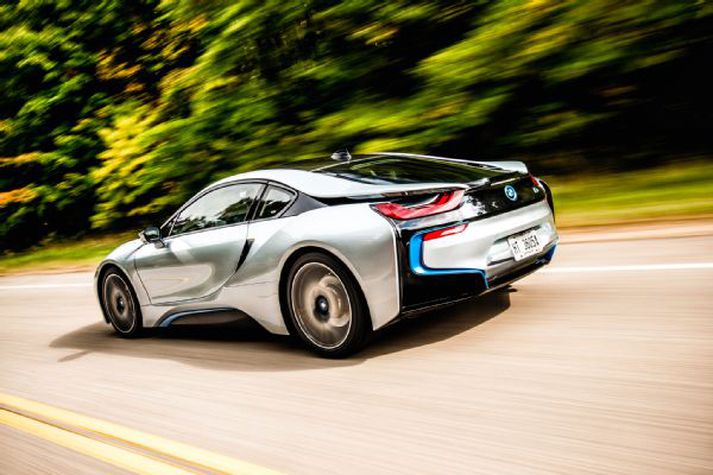 BMW i8 er að mestu smíðaður úr koltrefjum.