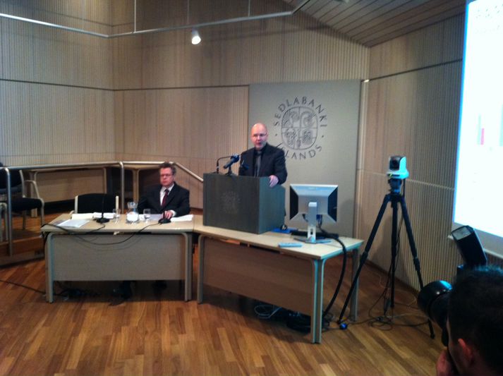 Már Guðmundsson seðlabankastjóri og Þórarinn G. Pétursson aðalhagfræðingur Seðlabankans á fundi bankans í morgun.