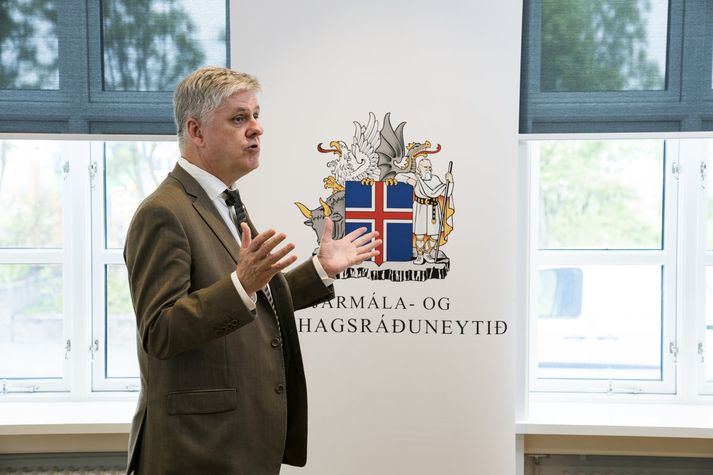 Benedikt Jóhannesson, fjármála- og efnahagsráðherra, kynnti skýrsluna í dag ásamt Mari Kiviniemi, aðstoðaframkvæmdastjóra OECD.