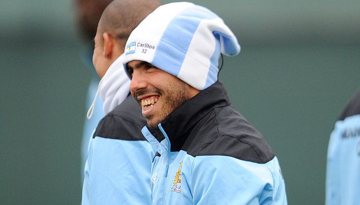 Carlos Tevez mætir brosani á æfingar City þessa dagana.