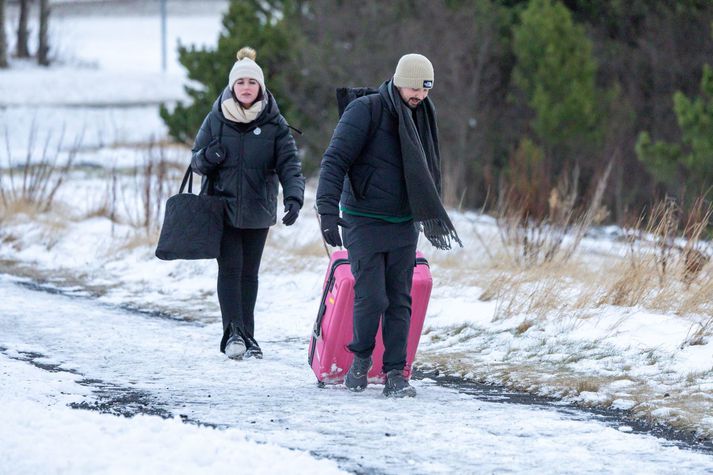 Ferðamenn á Íslandi hafa lent í alls konar veðri undanfarna daga og vikur. Óveðrið sem átit að skella á suðvesturhorninu um áramótin lét ekki sjá sig.