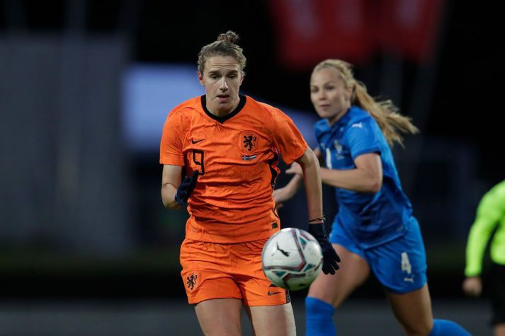 Vivianne Miedema í leik gegn Íslandi á Laugardalsvelli. Hún missir af HM vegna meiðsla.