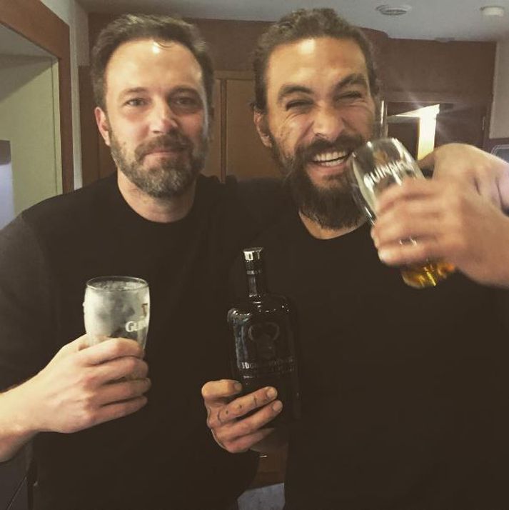 Jason Momoa, best þekktur sem Khal Drogo úr Game of Thrones og Ben Affleck í miklu fjöri hér á Íslandi.