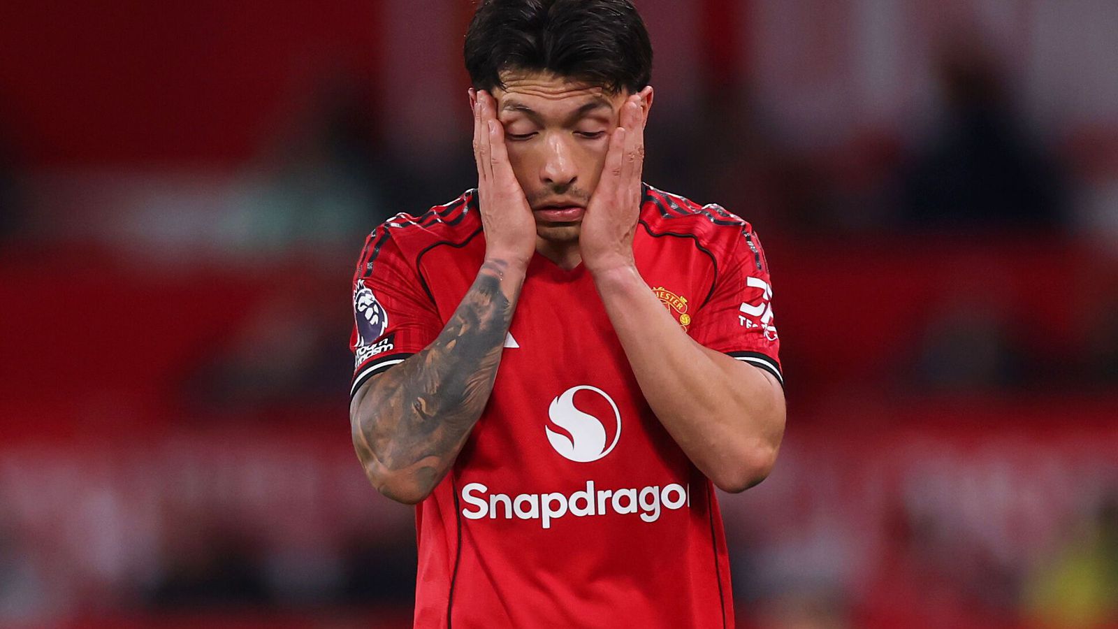 Sjáðu miðvörð Man. United fá rautt spjald fyrir hártog