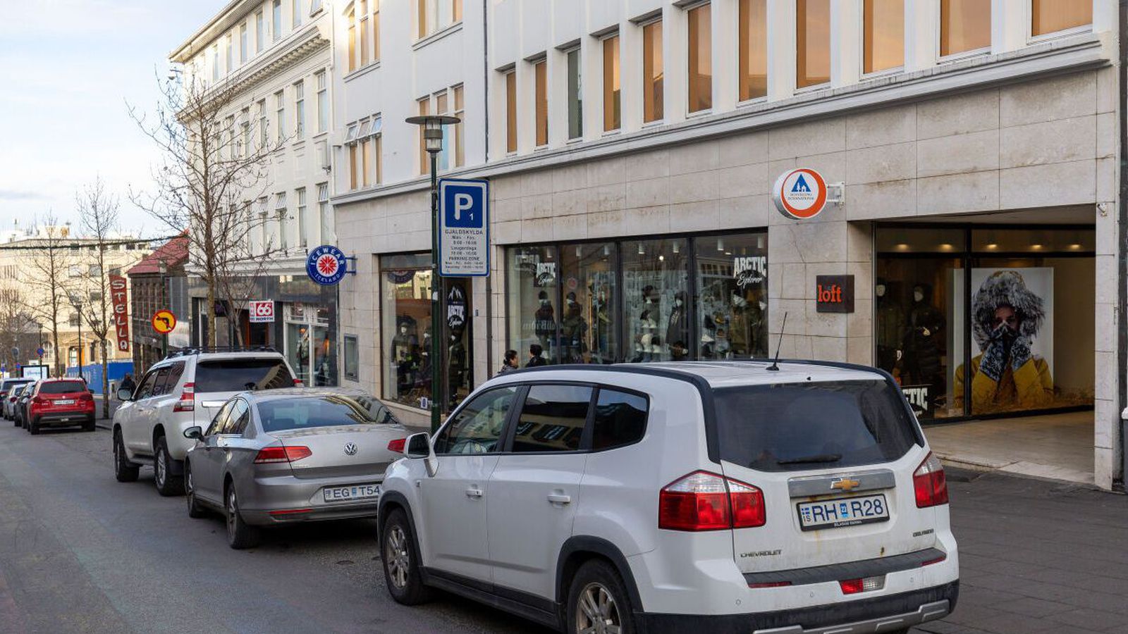 Stytta gjald­skyldu og opna bílahús allan sólar­hringinn