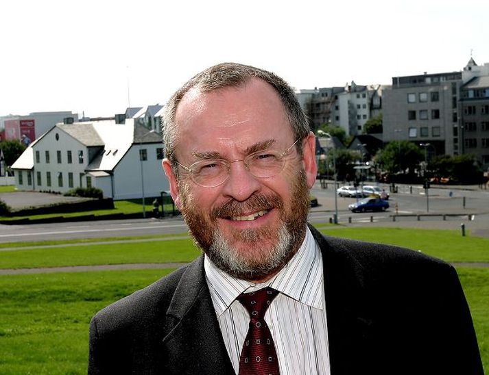 Jón Sigurðsson Viðskipta- og iðnaðarráðherra mun afhenda stjórnarformanni Íslands verðlaun.
