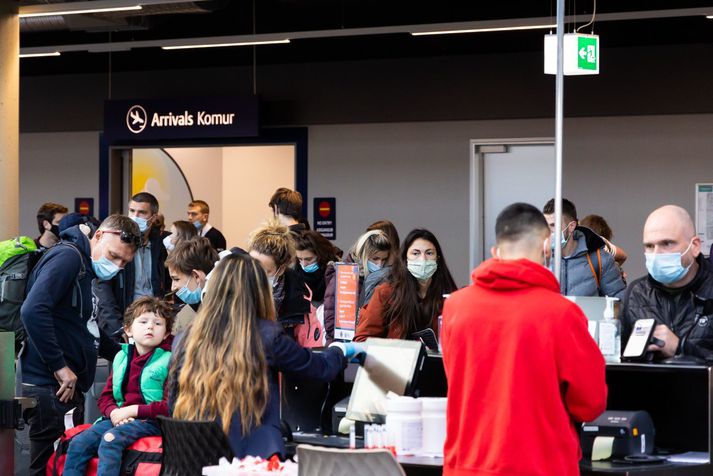 Leifsstöð. Þar gengur oft mikið á og um helgina brást einn farþega sem var á leið til Bandaríkjanna ókvæða við þegar starfsmaður Icelandair vildi tala við hann á ensku. Myndin tengist atvikinu ekki.