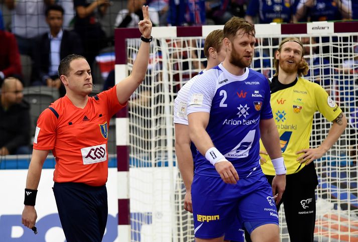Matija Gubica rekur hér Vignir Svavarsson af velli í tvær mínútur í leik Íslands á HM í Katar 2015.