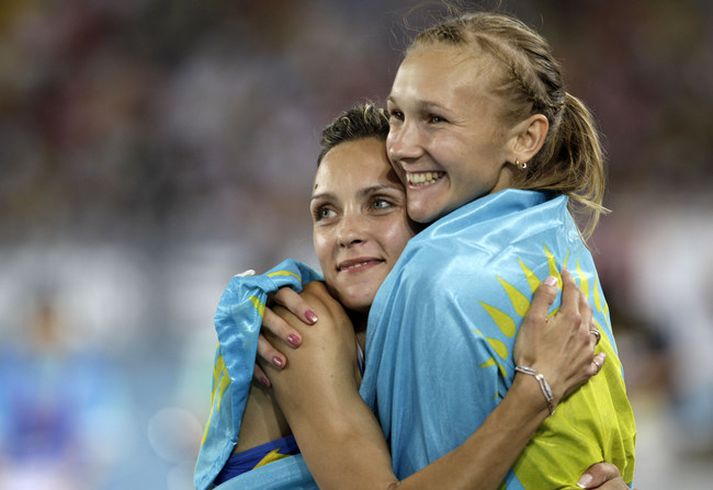Olha Saladukha og Olga Rypakova fagna saman gull og silfri í þrístökki kvenna.