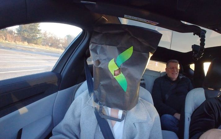 Hver leynist undir þessum Elko poka?