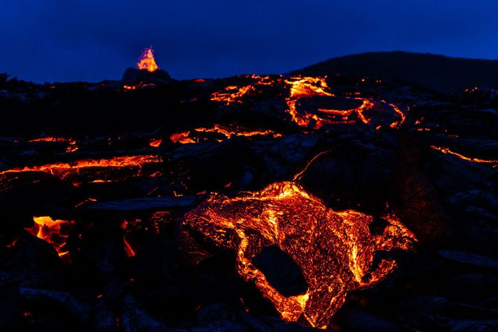 Gasmengun á svæðinu er komin yfir hættumörk og er mjög hættulegt að vera við gosið nú.