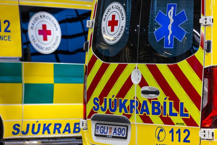 Tilkynning um áreksturinn barst slökkviliði klukkan 7:50.