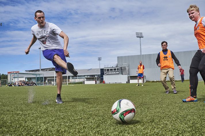 FC Sækó æfir þrisvar í viku geðveikan fótbolta. Einu sinni í viku í Þrótti og tvisvar á Kleppstúninu.