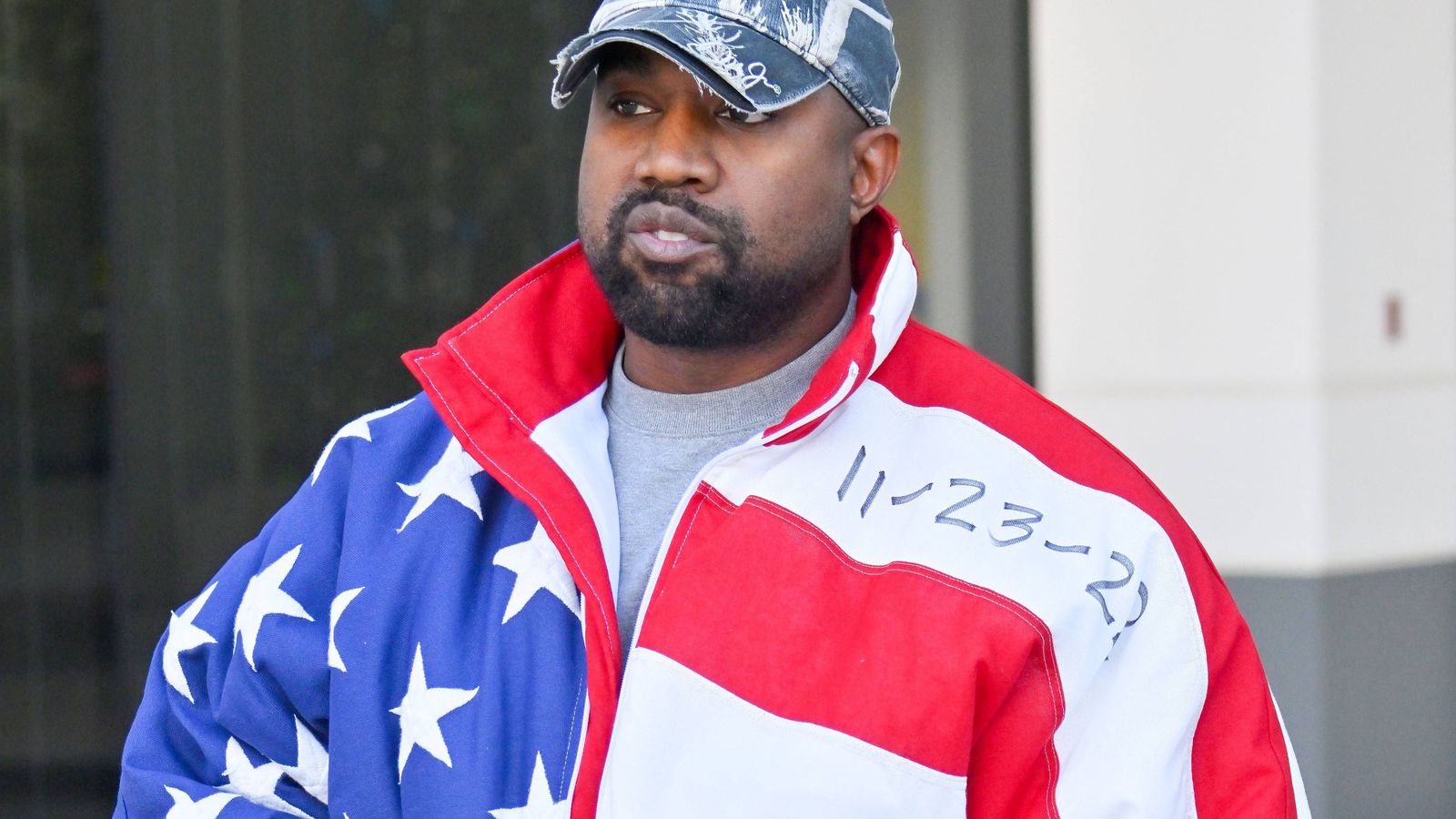 Ye á Wireless: Styrktar­aðilar hætta við og for­sætis­ráð­herrann blandar sér í málið