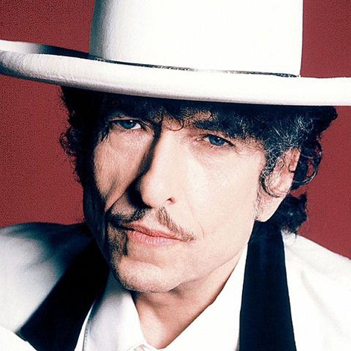 Bob Dylan Karlinn er í fínu formi á nýju plötunni sinni, Modern Times. Sumir vilja lesa gagnrýni á George Bush út úr textunum á plötunni.