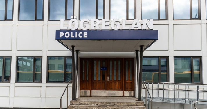 Lögreglustöðin við Hverfisgötu.