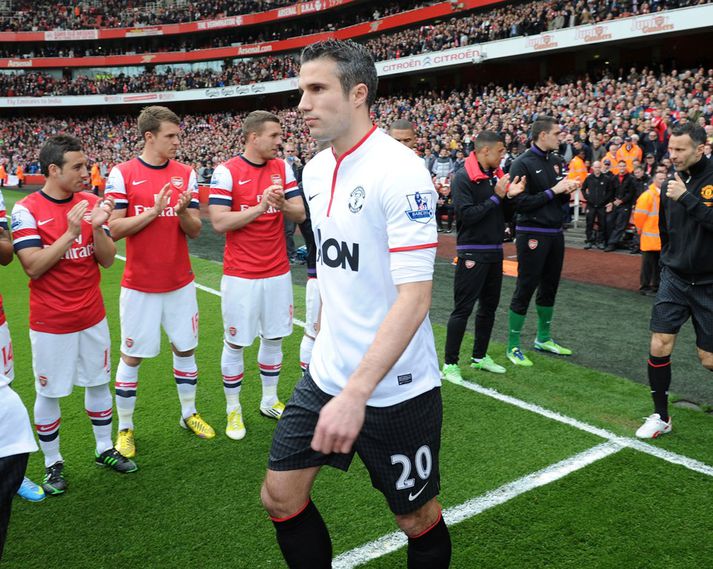 Leikmenn Arsenal stóðu heiðursvörð fyrir Van Persie og aðra leikmenn Man. Utd.