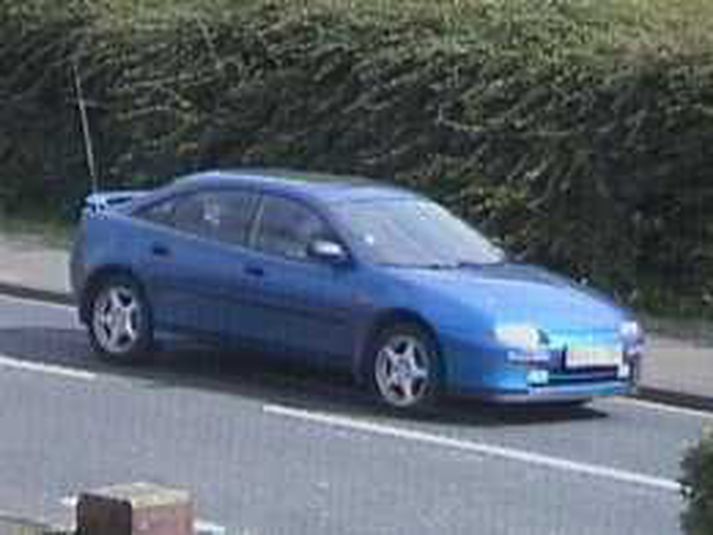 Mazda 323, þó ekki hin stolna sem er brún á litinn.