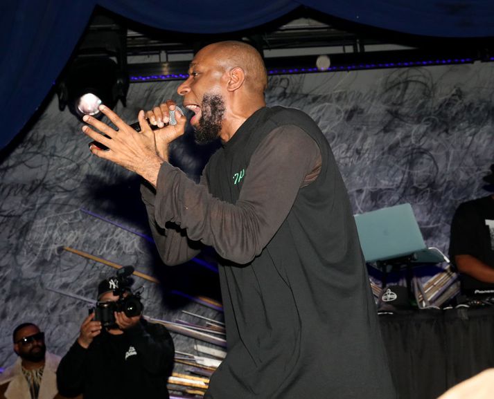 Mos Def eða Yasiin Bey kemur til Íslands í maí á næsta ári. 