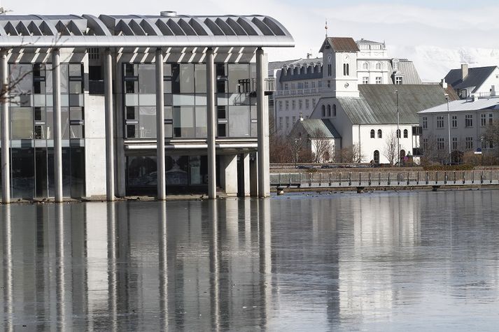 Borgarstjóri telur að trúfélög ættu að gera grein fyrir fjármögnun tilbeiðsluhúsa til að stuðla að opnari og upplýstari umræðu.